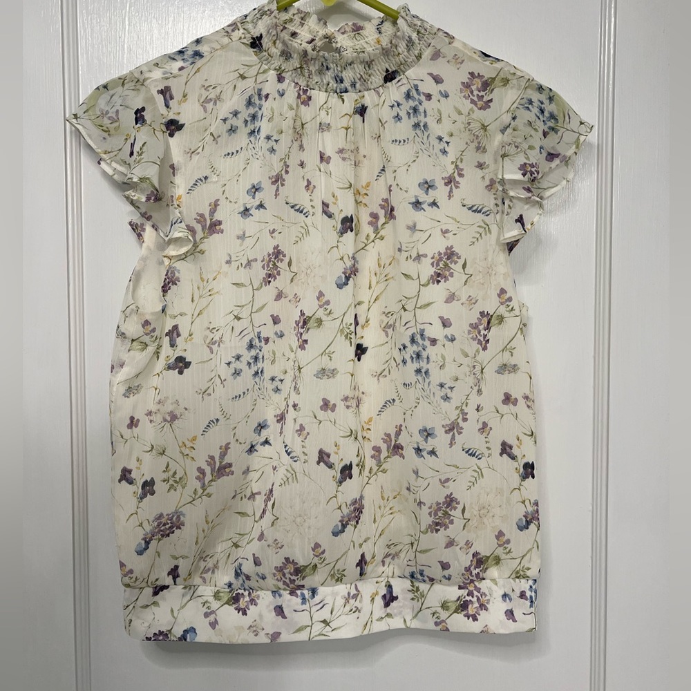 Short sleeve mock neck blouse. Small.